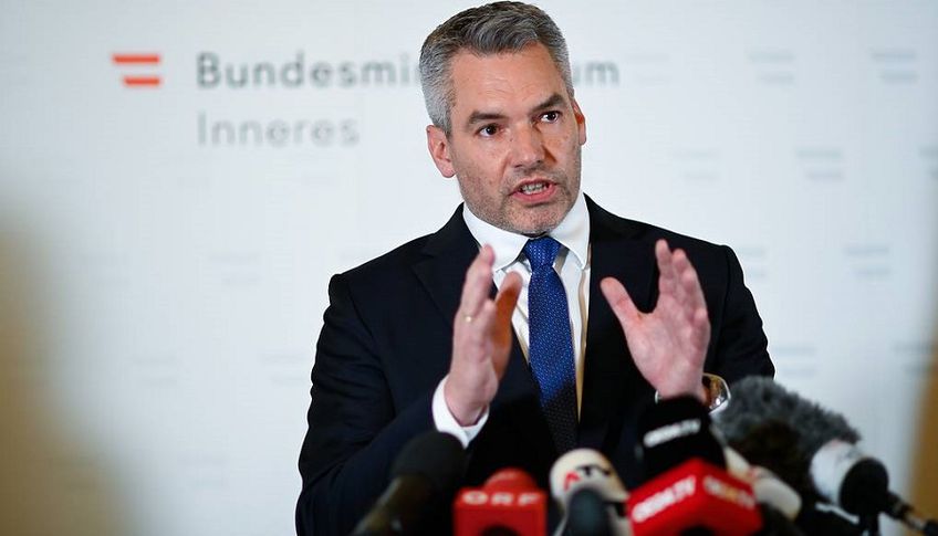 Глава МВД Австрии заявил, что стрелок из Вены симпатизировал ИГ