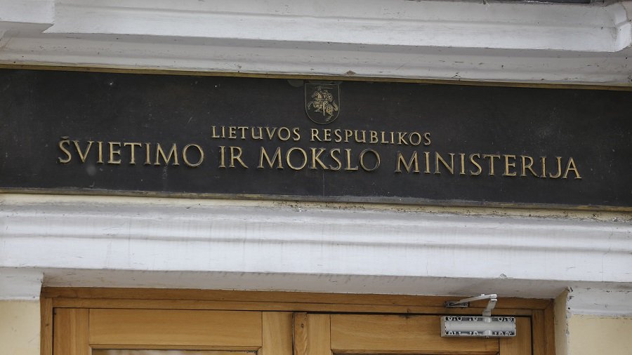 Streikuojantys mokytojai paprašyti išsikelti iš ministerijos patalpų - Lietuva ir Baltijos šalys