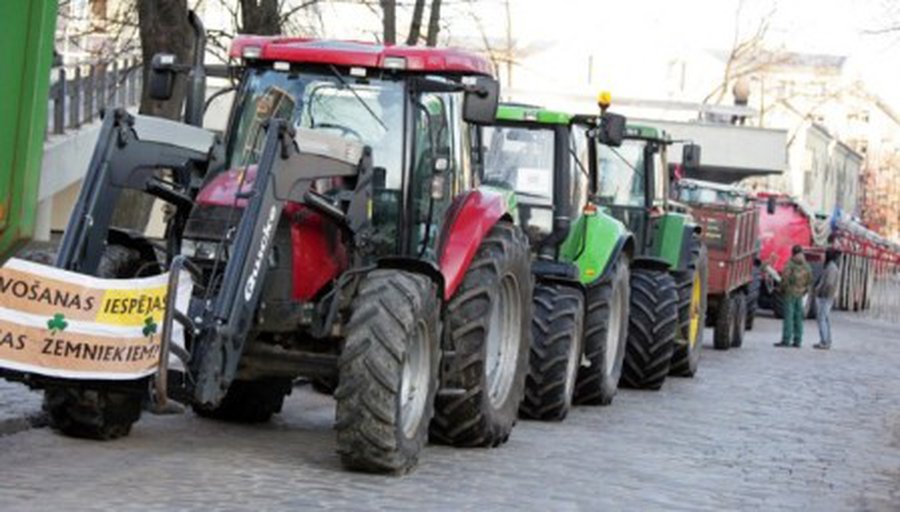 Латвийские крестьяне протестуют против несправедливой политики ЕС - Литва и страны Балтии