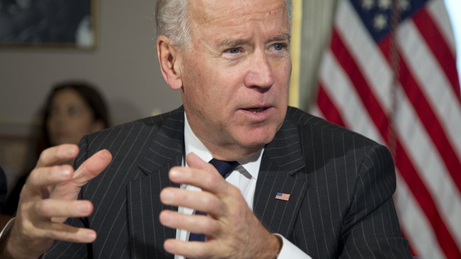 Байден пообещал Порошенко задавить Россию санкциями - В Мире