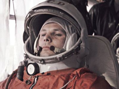 Сегодня Россия отмечает День космонавтики
 - В Мире