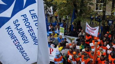 Литовские профсоюзы пообещали властям массовые волнения