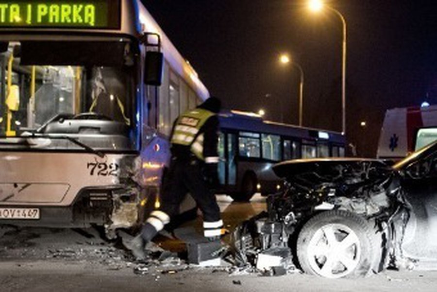 Пьяная сотрудница посольства России в Вильнюсе протаранила автобус — СМИ Литвы
                                                                       - Происшествия и криминал