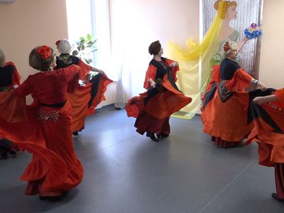 «Семь сорок» и другие танцы доставили радость подопечным Центра социальных услуг (видео) - В Висагинасе