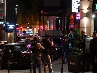 Полицейский убил трех человек в городе к северу от Парижа - В Мире