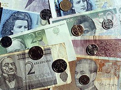 Бумажными эстонскими кронами будут топить печи - Литва и страны Балтии