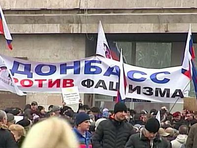 Волна митингов против политики новых украинских властей прокатилась по всему юго-востоку страны - В Мире