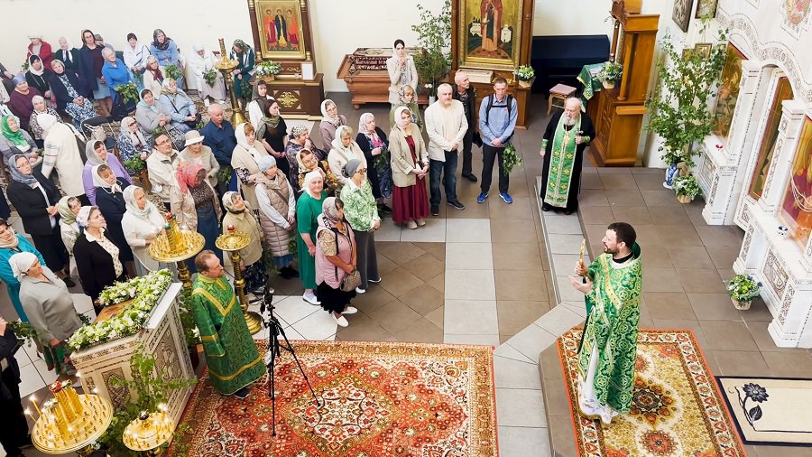 Православные отметили Троицу с ярмаркой, угощением и хороводами (видео) - Мир православия