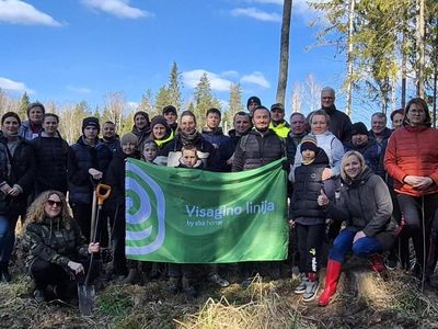 Волонтеры предприятия «Visagino linja» высадили более 10 тысяч деревьев - В Висагинасе