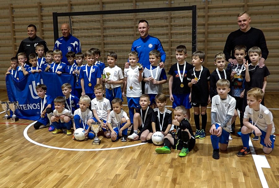 Юные футболисты померялись силами (видео) - В Висагинасе