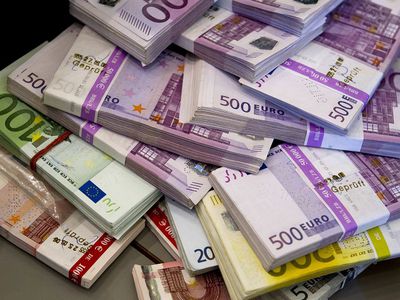 Отличать поддельные купюры от настоящих научит специальная программа - Литва и страны Балтии