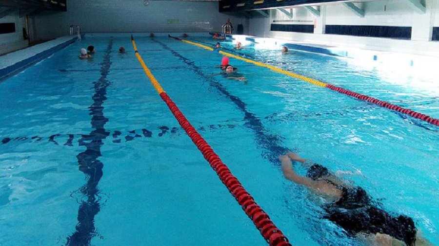 Пенсионеры просят сделать в бассейне удобный спуск. Возможно ли это? - В Висагинасе