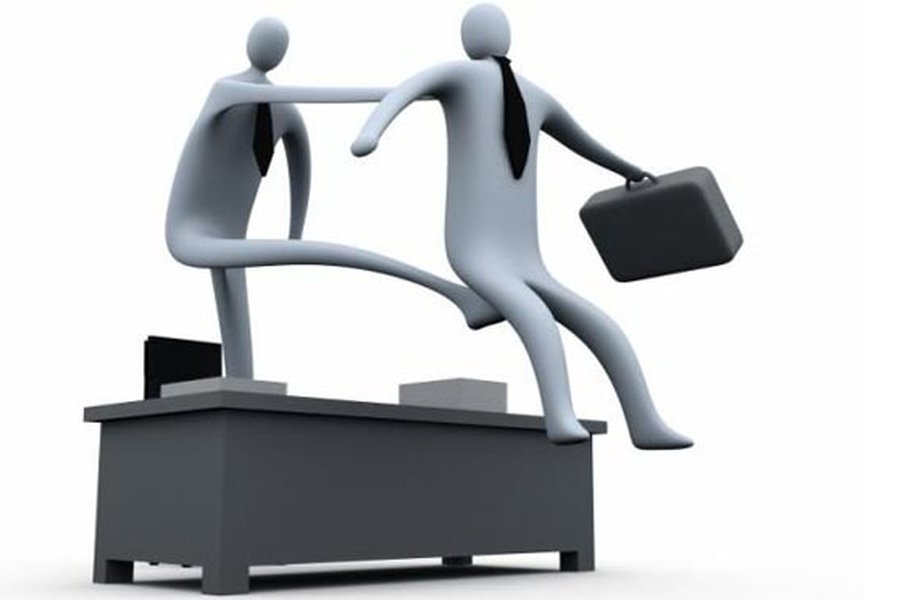 Литовские работодатели получат право увольнять сотрудников без предупреждения - Литва и страны Балтии