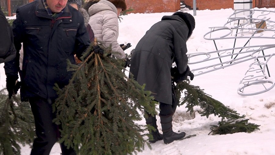 Акция "Принеси рождество в свой дом" на площади Сантарвес - В Висагинасе