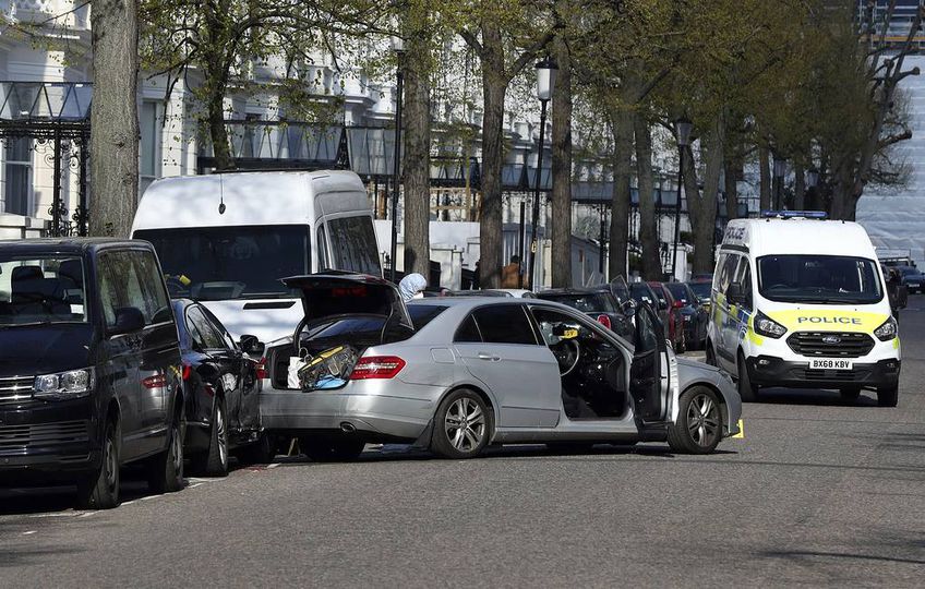 Протаранившего машины у посольства Украины в Лондоне признали психически больным