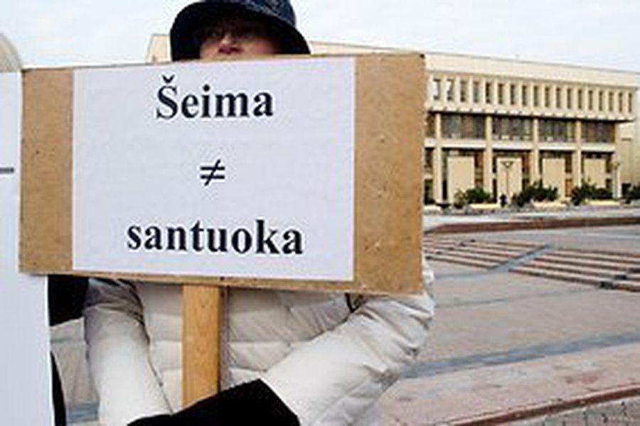 Политики начали «ночную семейную реформу»                                                                 - Литва и страны Балтии