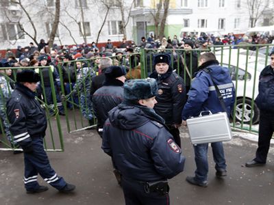 Раненный при стрельбе в московской школе №263 полицейский пришёл в сознание - Происшествия и криминал