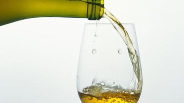 Открывайте бутылку: белое вино может быть вам полезно