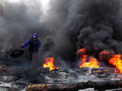 Силовики и «Правый сектор» осаждают протестующий Славянск, есть жертвы - В Мире