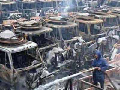 Боевики подожгли грузовой терминал НАТО в Пешаваре - В Мире