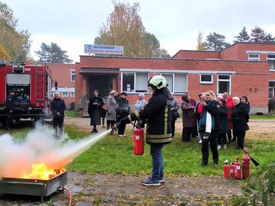 В Висагинском отделении Литовского Красного Креста прошёл праздник, посвящённый Дню сеньёров (видео) - В Висагинасе