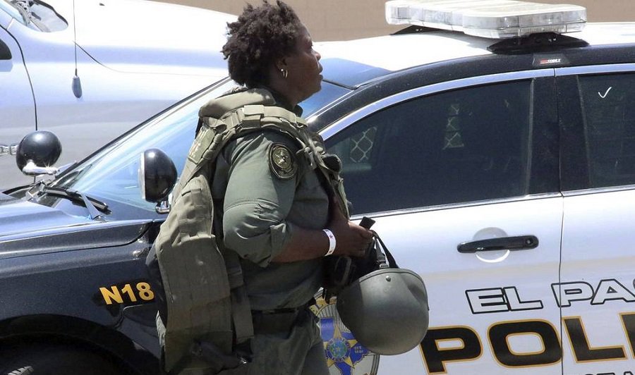 Число погибших в результате стрельбы в торговом центре в Техасе возросло до 20 - В Мире