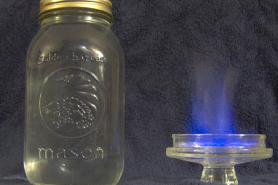 Правительство Литвы отказалось легализовать самогоноварение - Литва и страны Балтии