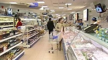Ажиотаж в Белоруссии: жители сметают продукты с прилавков