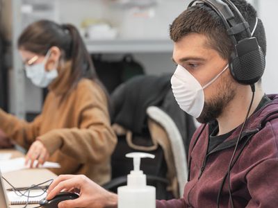 Коронавирус бьет новые рекорды: чего от работодателя могут требовать работники - Литва и страны Балтии