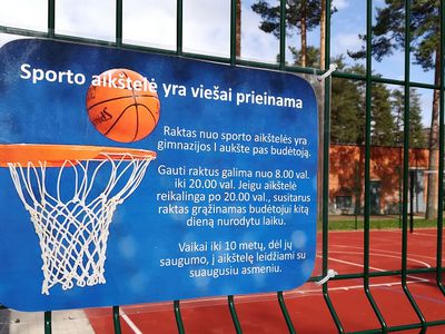 Спортплощадкой гимназии «Atgimimo» могут пользоваться все желающие - В Висагинасе
