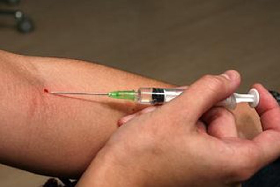 Скандал в США: в брошюре для наркоманов советуют, как готовить вены к инъекции - В Мире