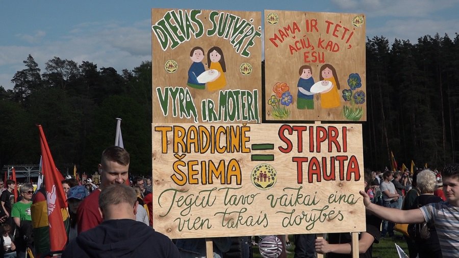 В "Большом марше в защиту семьи" приняли участие и висагинцы (видео) - Литва и страны Балтии