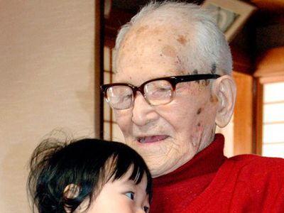 В Японии умер самый старый человек на Земле - В Мире