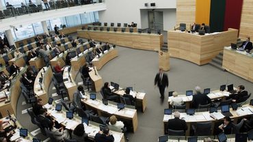 Сейм Литвы решил начать процесс объявления импичмента двум депутатам