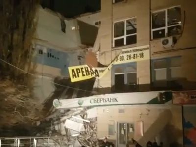В Новочеркасске частично обрушилось четырехэтажное здание - В Мире