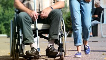Dirbančių neįgaliųjų asociacijos vadovė: 22 proc. apklaustų darbdavių neplanuoja įdarbinti žmogaus su negalia