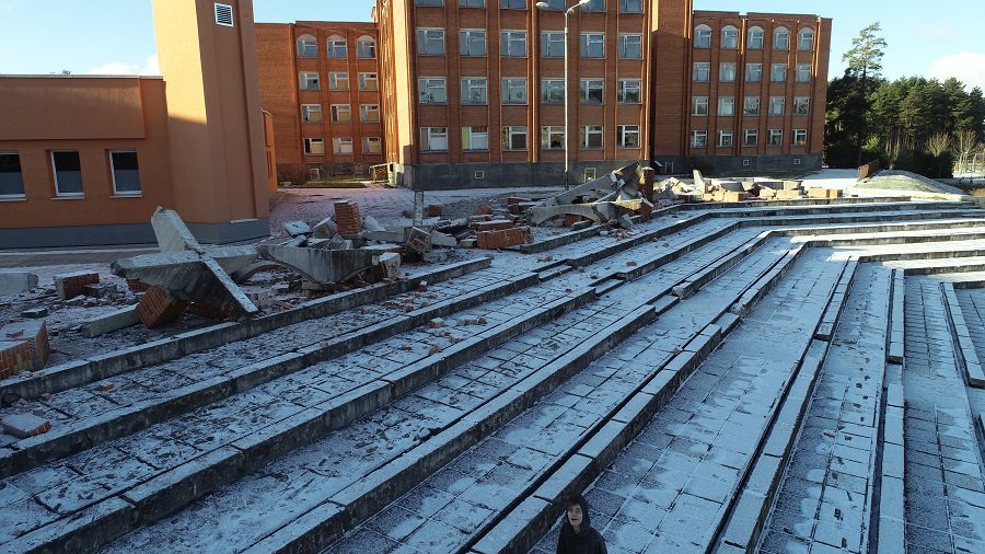 Беззаконие: колоннаду снесли вчера, а решение об этом Совет будет обсуждать завтра - В Висагинасе