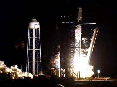 Корабль Crew Dragon с четырьмя астронавтами стартовал к МКС - В Мире