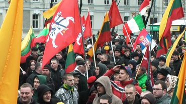 «Нет— фашизму» против «Литва — литовцам»                                                                                                              
