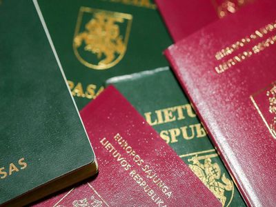 В субботу прекращают действовать последние "зеленые" литовские паспорта - Литва и страны Балтии