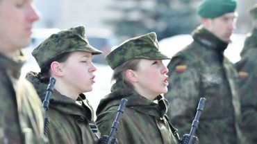 
Женщины выбирают несение обязательной воинской службы
