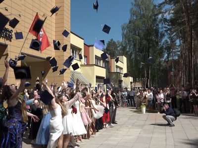 Paskutinis skambutis: jautrus atsisveikinimas su mokykla. Laida "Savaitės kontūrai" 2024 05 28 - Visagine