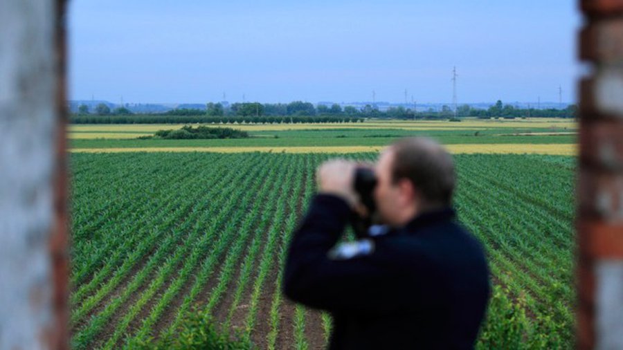На границе люди ходят хмуро - В Мире