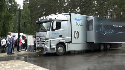 Висагинас посетила полноценная образовательная платформа на колесах - инфобус FESTO (видео)