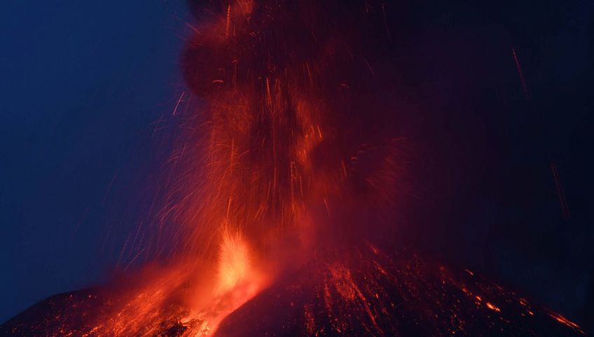 Sicilijoje išsiveržus Etna ugnikalniui, uždarytas Katanijos oro uostas
