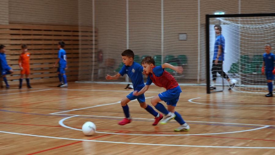 Юные футболисты из Висагинаса отправляются в Каунас на турнир (видео) - Культурные и спортивные мероприятия