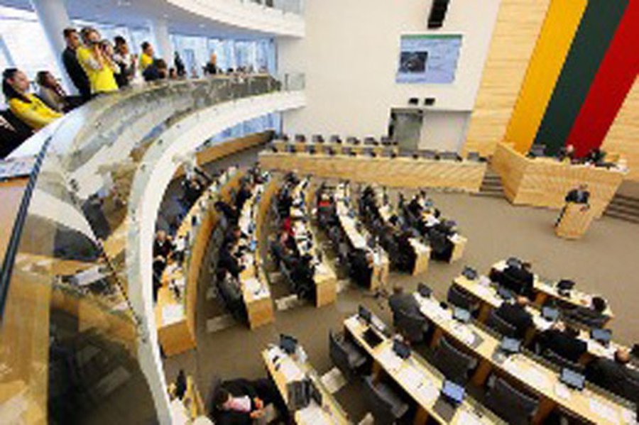 Кубилюс: за 20 лет в Литве создавалось около ста различных партий