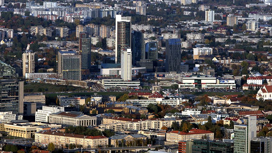 Через 10 лет в Литве число людей в возрасте 25-34 лет снизится на треть. Каковы последствия? - Литва и страны Балтии