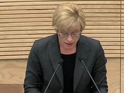 Время платить по долгам приближается, откуда брать средства - неизвестно  - Литва и страны Балтии