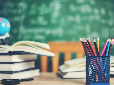 С работы хотят уйти 1100 педагогов, на выходные пособия выделено 5,3 млн. евро - Литва и страны Балтии